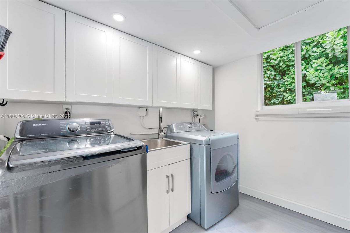 Interior, Recessed Lighting, Washer