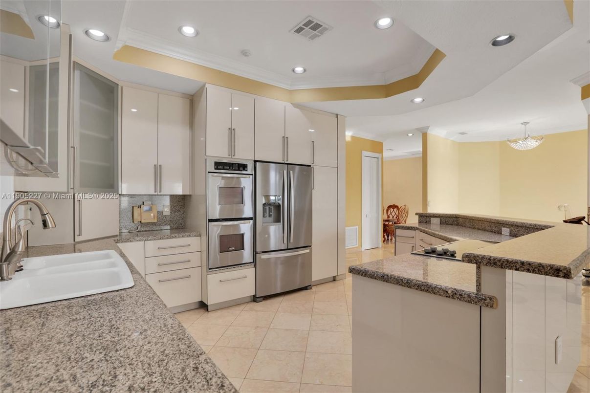 Chandelier, Interior, Kitchen, Recessed Lighting, Stainless Steel Appliances