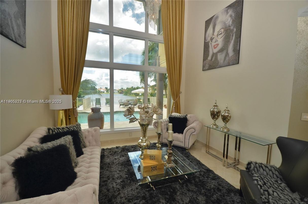 Interior, Living room, Water