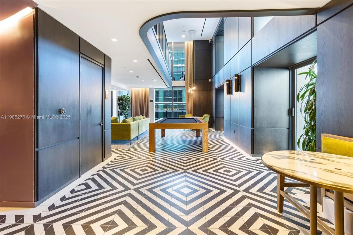 Game Room, Interior, Recessed Lighting