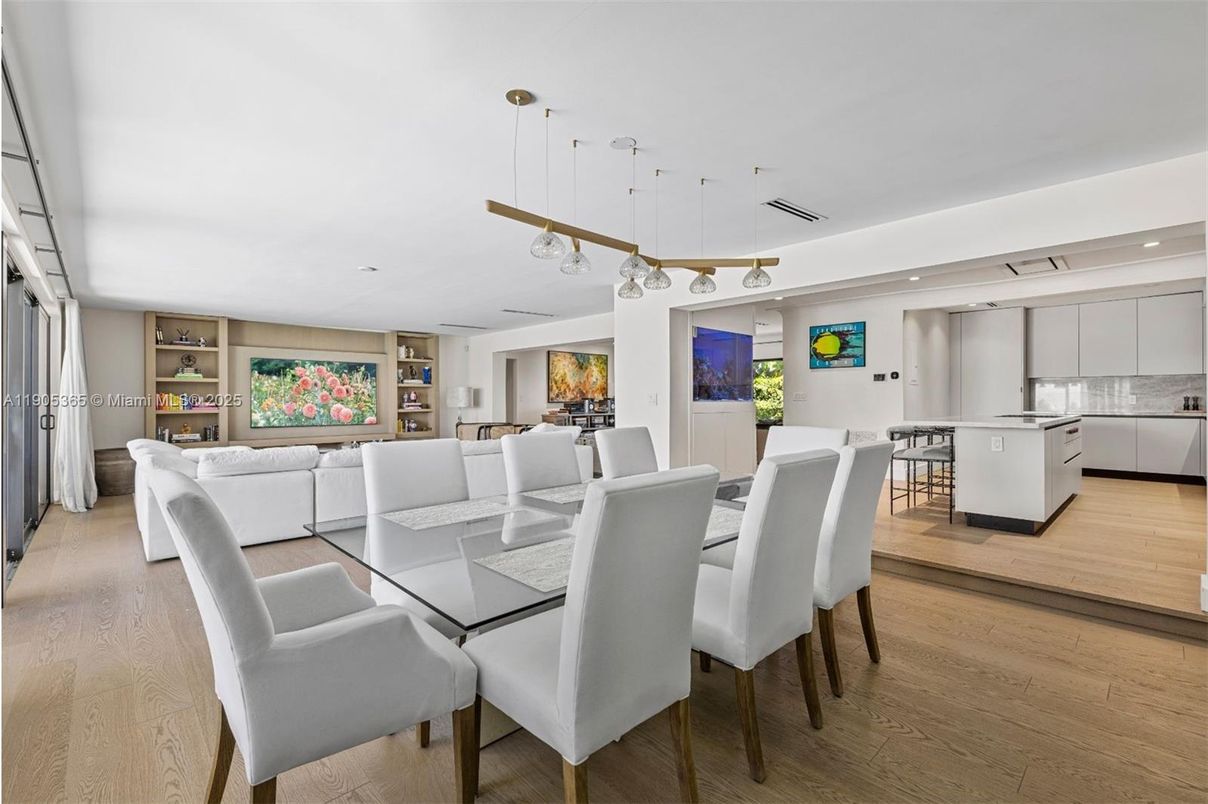 Dining room, Interior, Kitchen, Living room, Pendant Lights, Recessed Lighting, Wood Texture Flooring