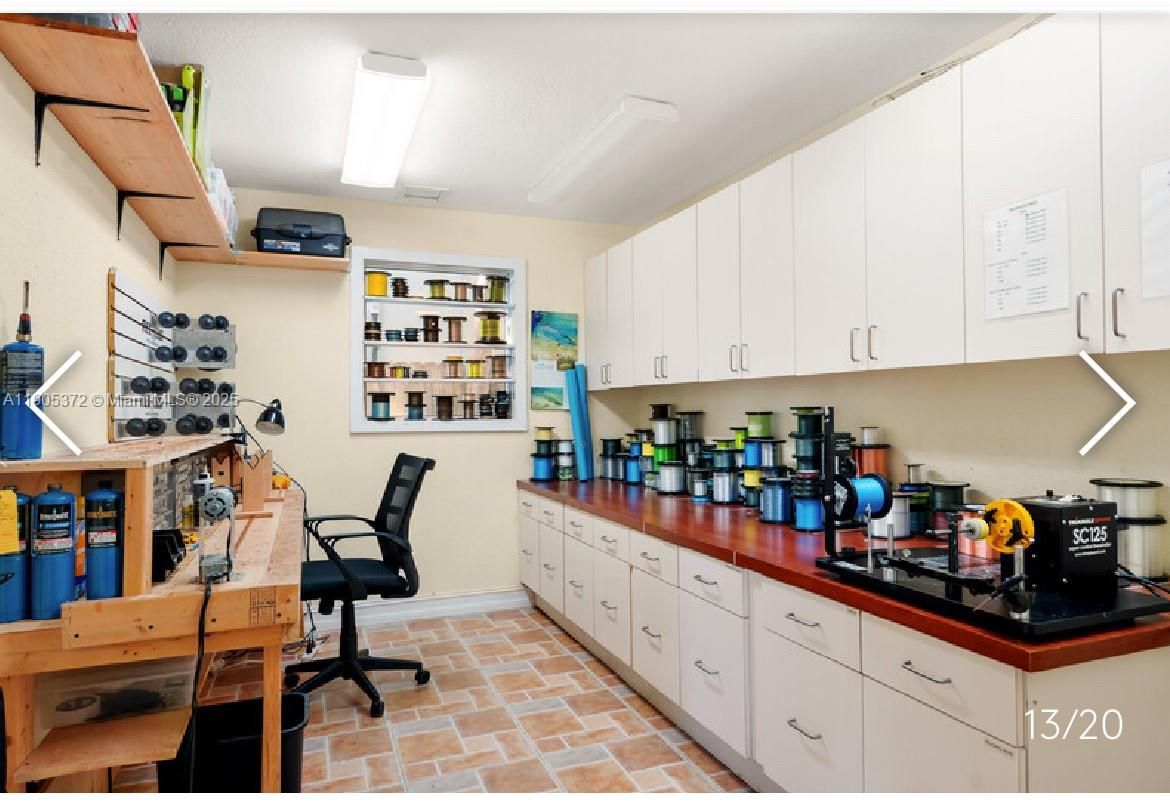 Home Office, Interior