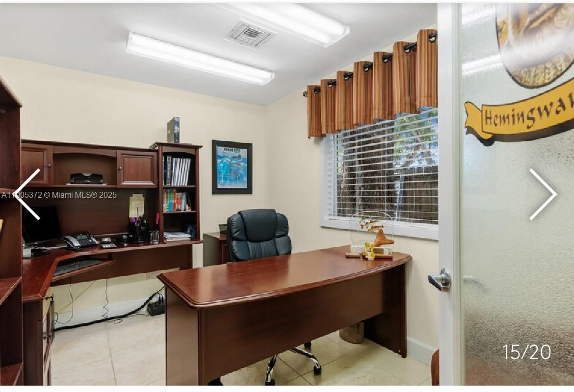 Home Office, Interior