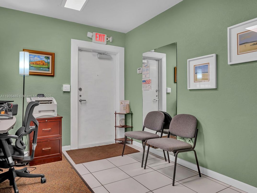 Home Office, Interior