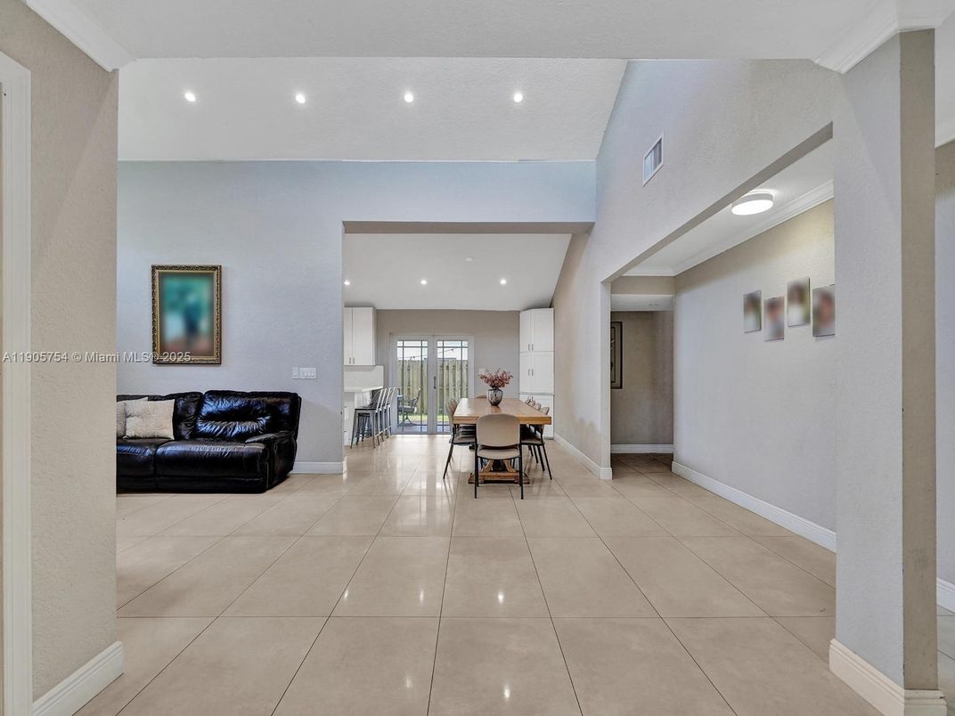 Dining room, Interior, Recessed Lighting