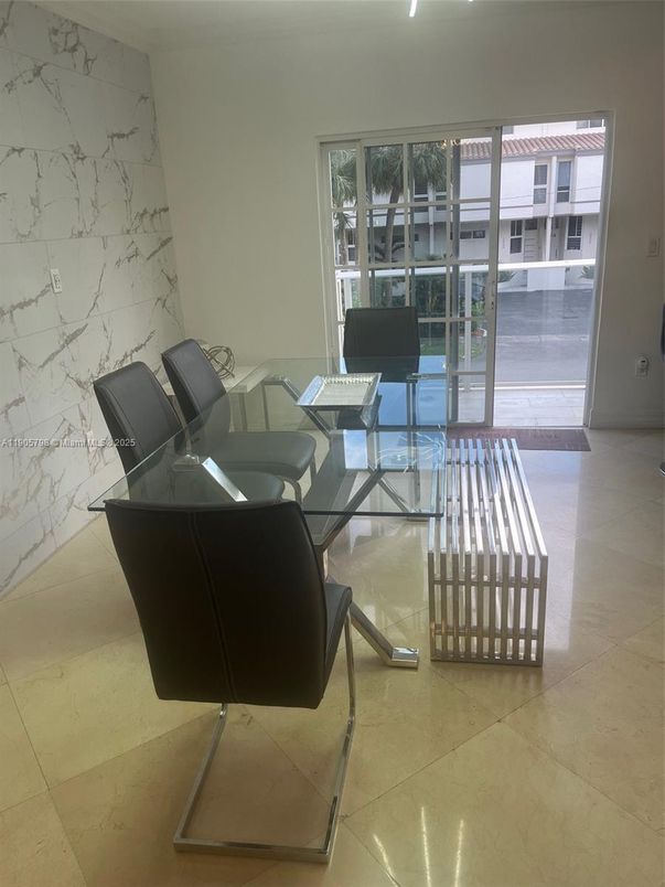 Dining room, Interior