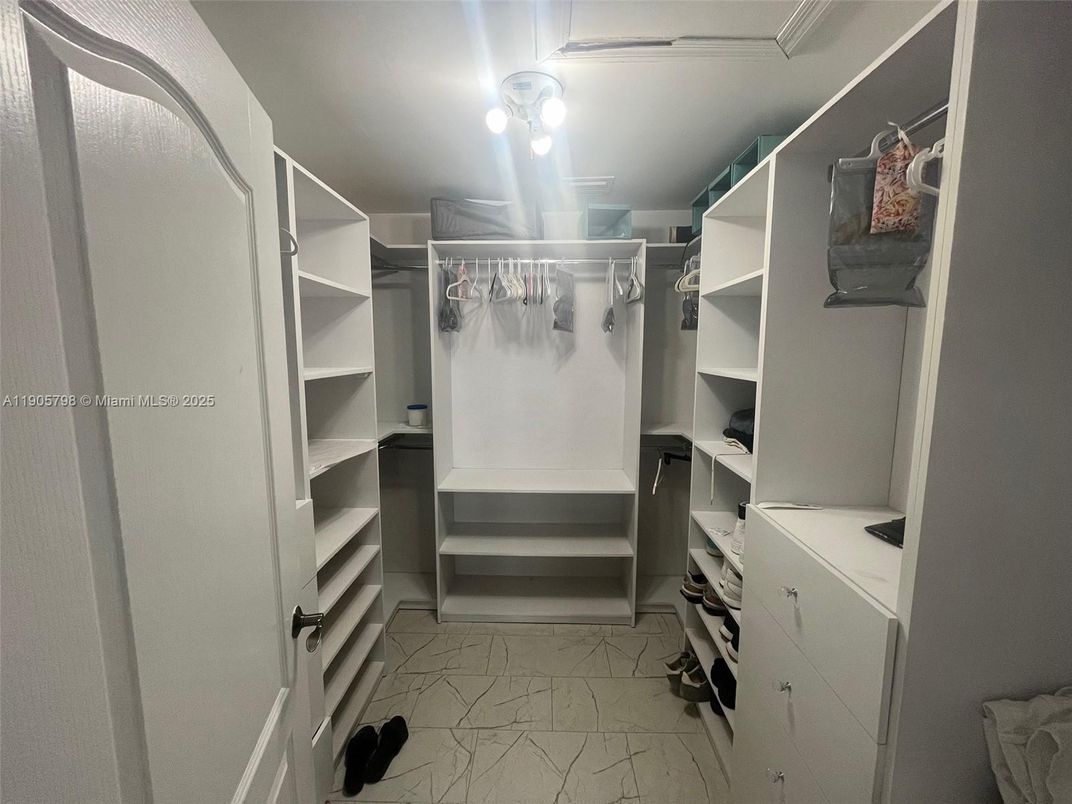 Interior, Walk-in Closets