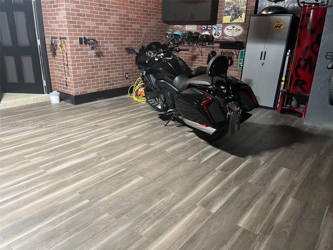 Fitness Equipment, Interior, Stone Walls, Wood Texture Flooring