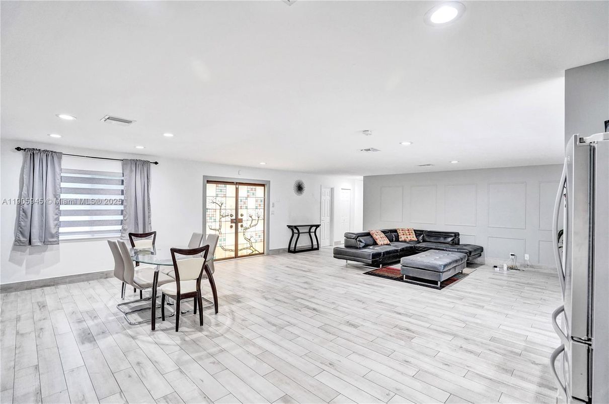 Dining room, Interior, Living room, Recessed Lighting, Wood Texture Flooring