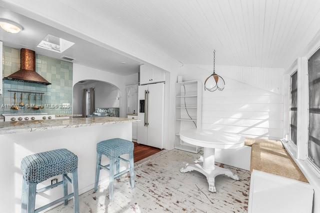 Interior, Kitchen, Pendant Lights, Wood Texture Flooring