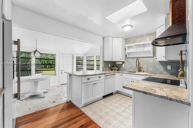 Interior, Kitchen, Pendant Lights, Wood Texture Flooring