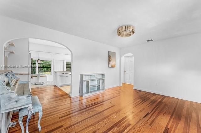 Chandelier, Empty room, Interior, Wood Texture Flooring