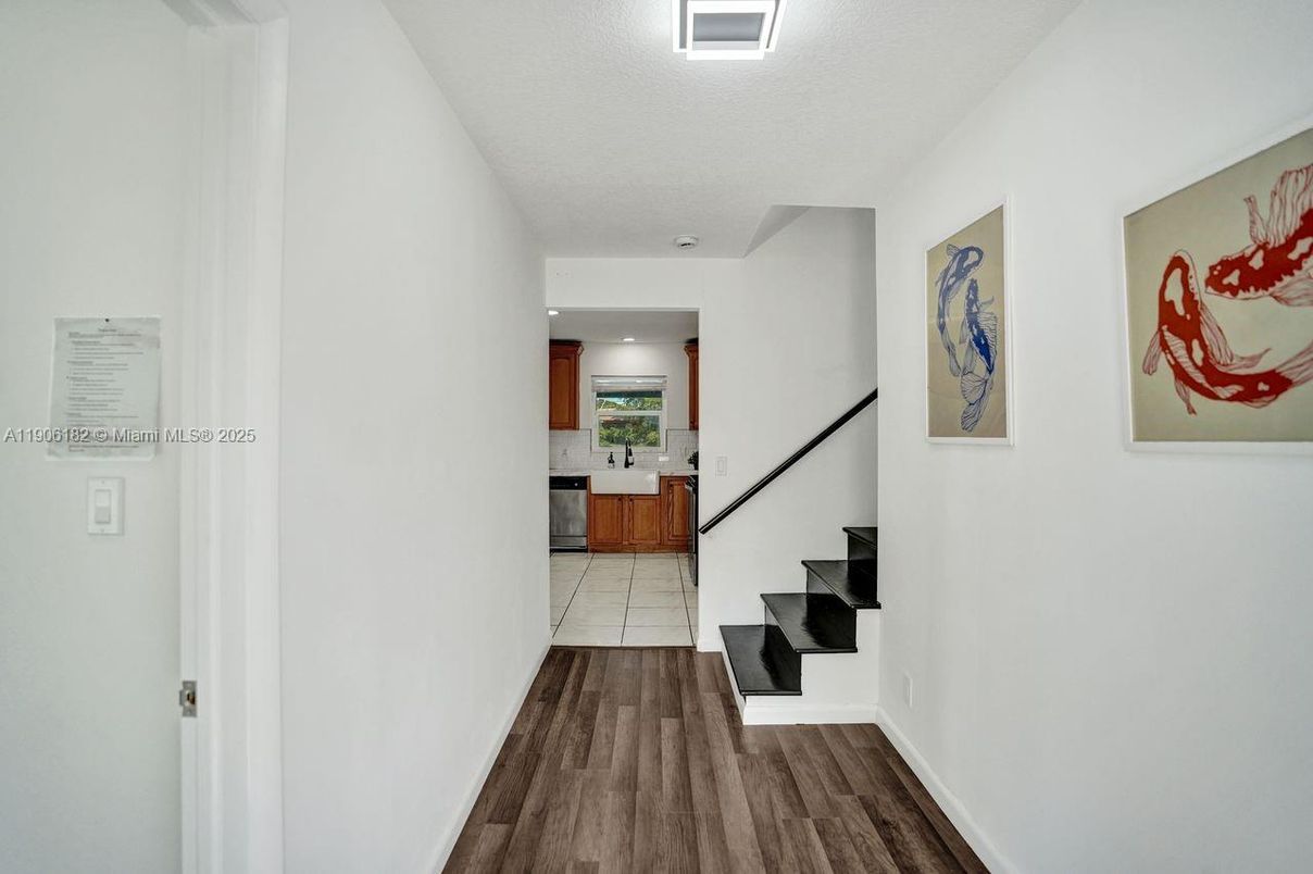 Interior, Recessed Lighting, Wood Texture Flooring