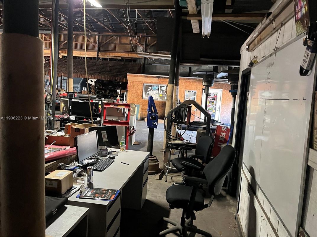 Home Office, Interior