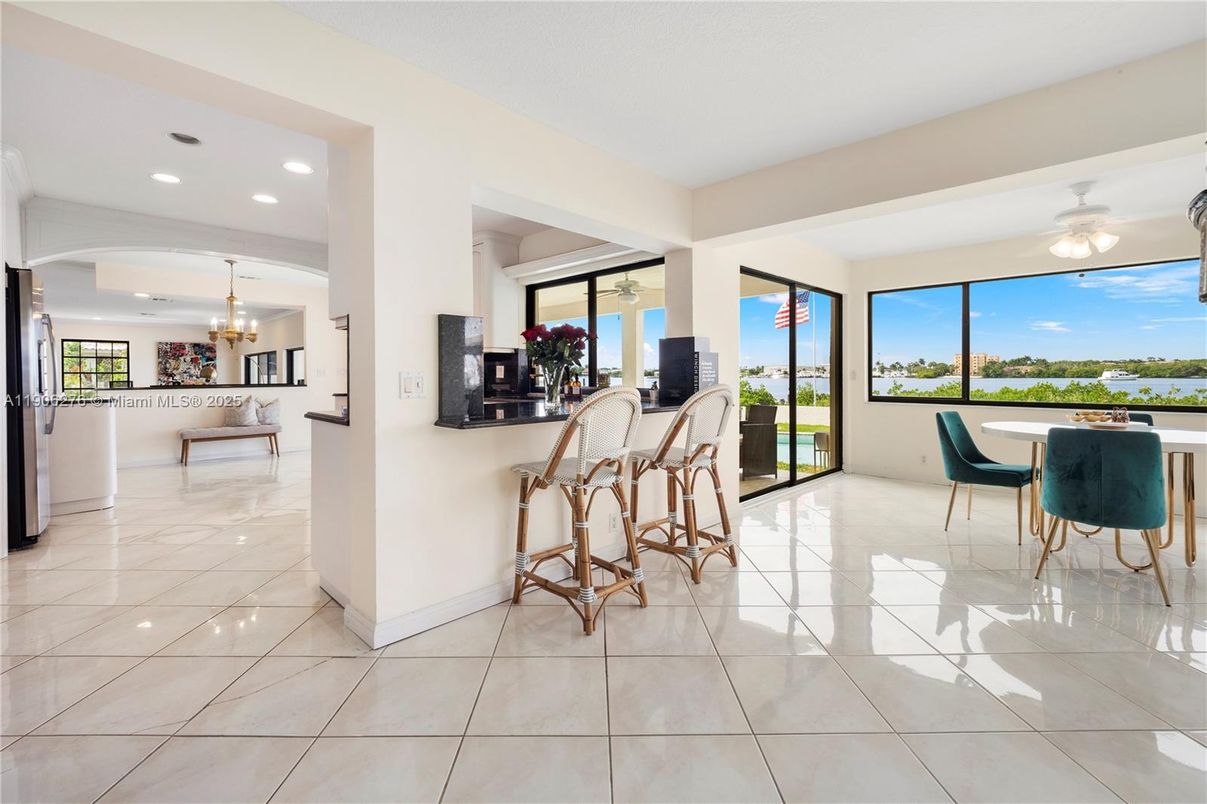 Chandelier, Dining room, Interior, Recessed Lighting, Water