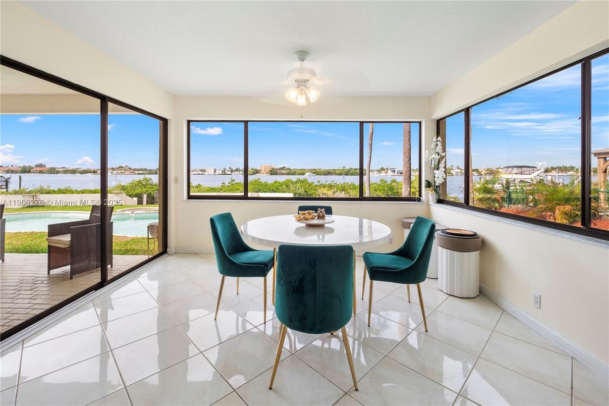 Dining room, Interior, Sun Room, Water