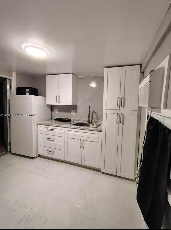 Interior, Kitchen, Marble, Recessed Lighting