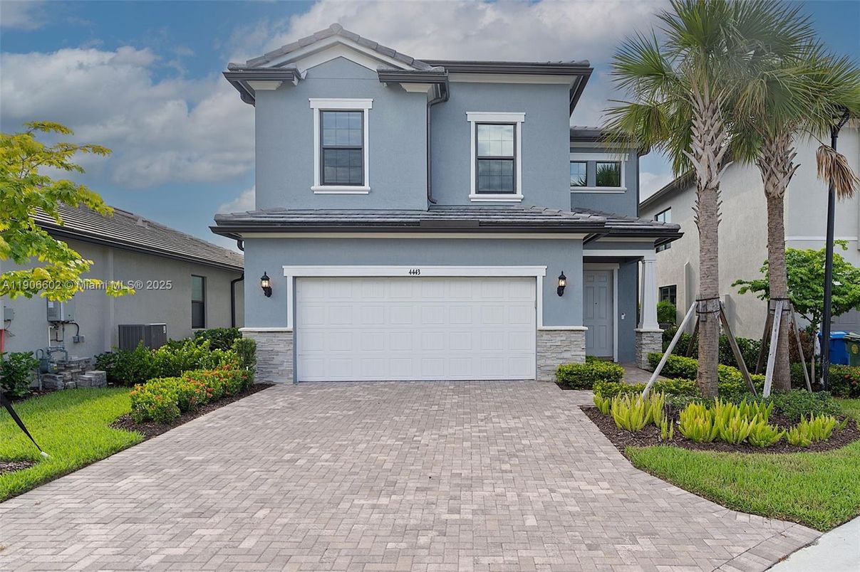 Attached, Exterior, Facade, Modern