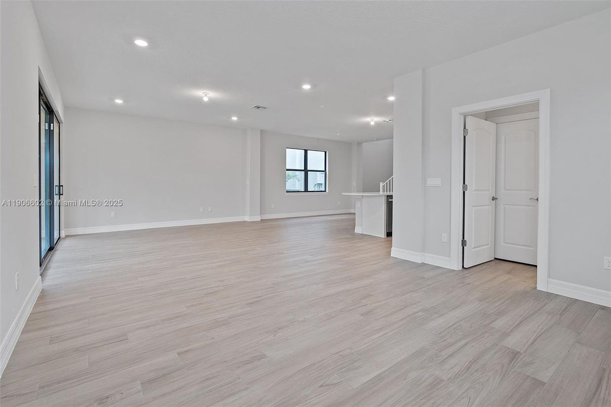 Empty room, Interior, Recessed Lighting, Wood Texture Flooring