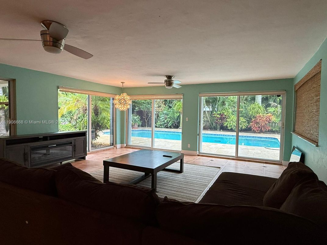 Chandelier, Interior