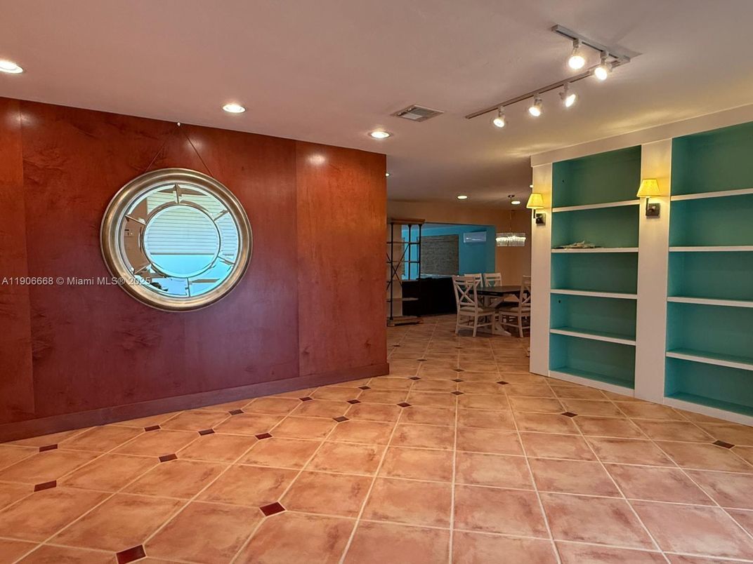 Dining room, Interior, Recessed Lighting