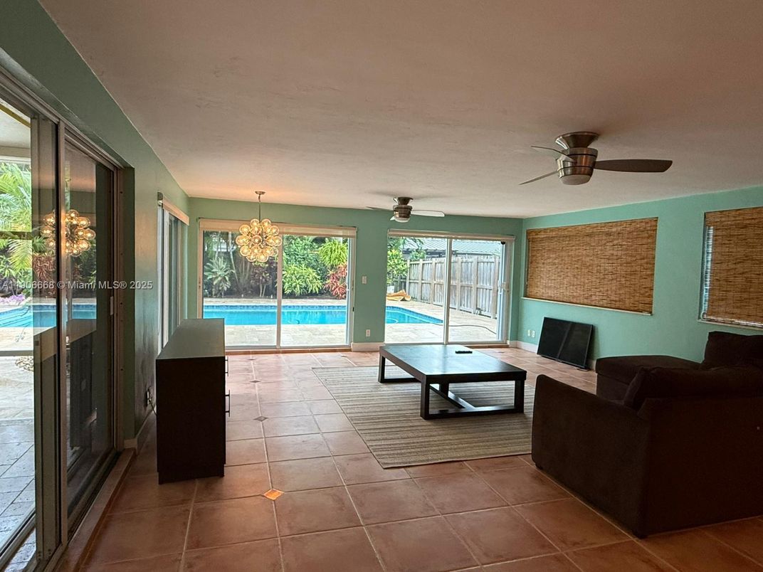 Chandelier, Interior, Living room