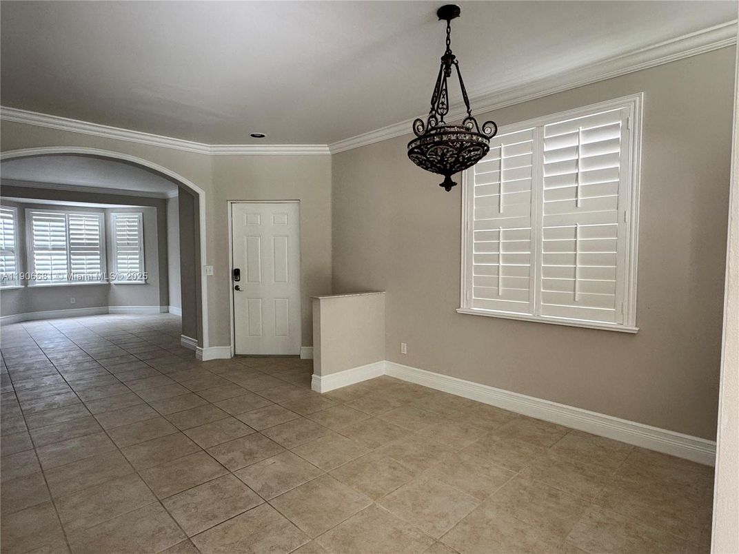 Empty room, Interior, Pendant Lights
