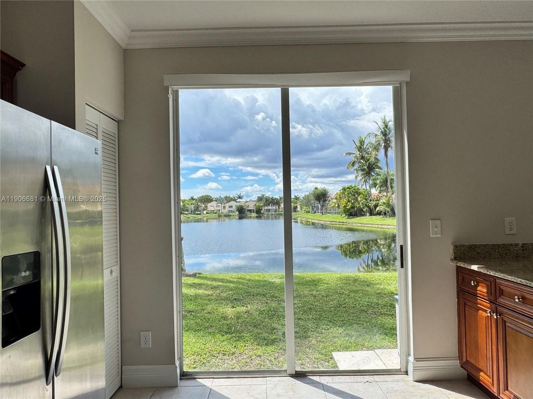 Interior, Stainless Steel Appliances, Water