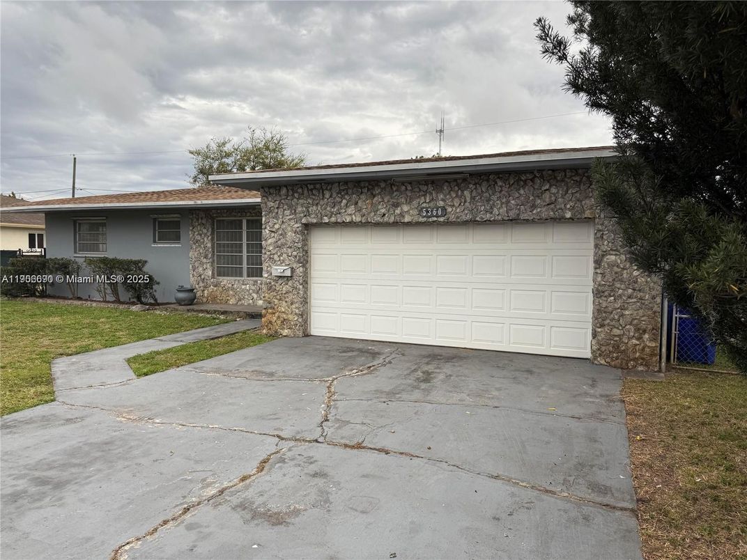 Detached Garage, Exterior