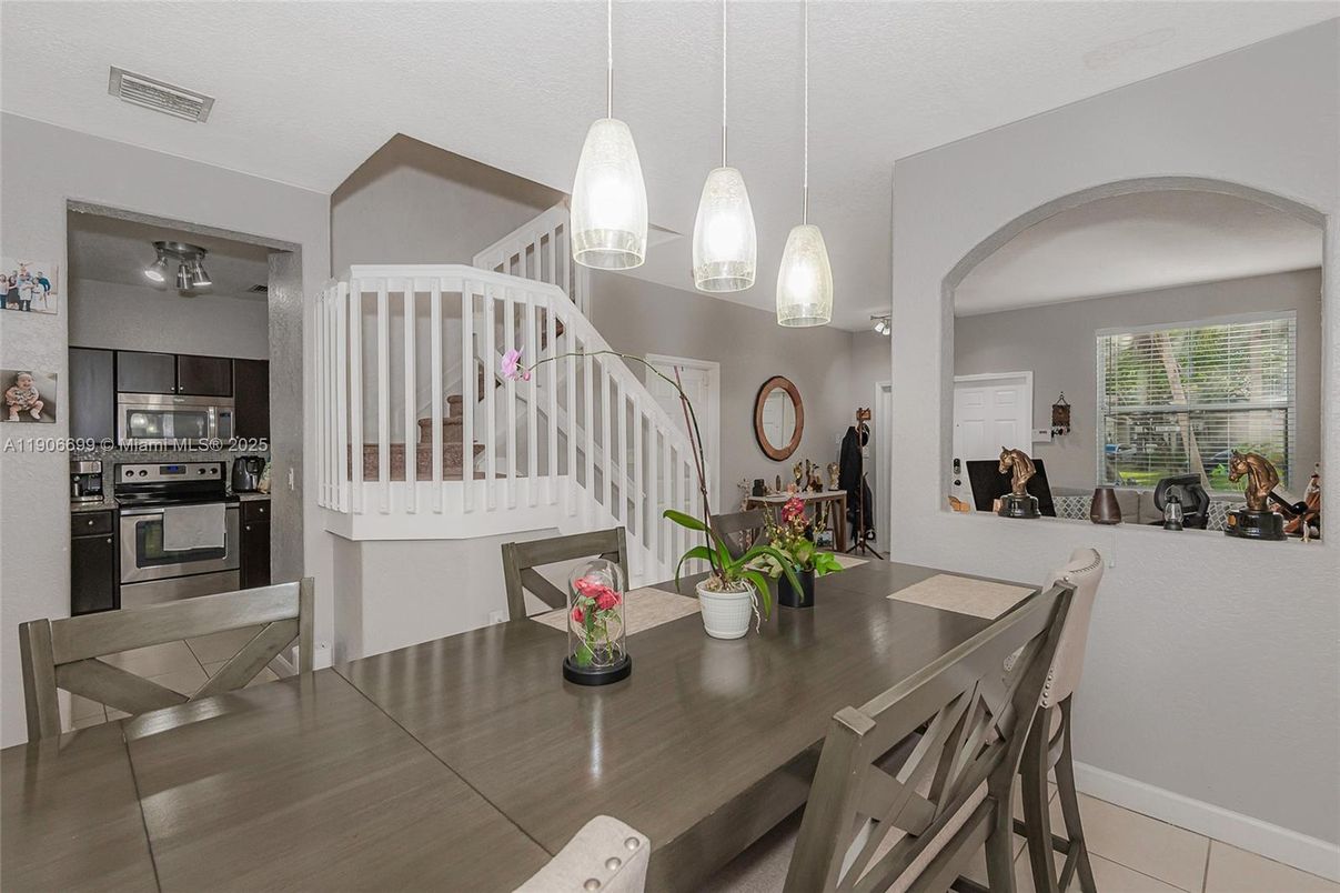 Dining room, Interior, Kitchen, Pendant Lights, Stainless Steel Appliances
