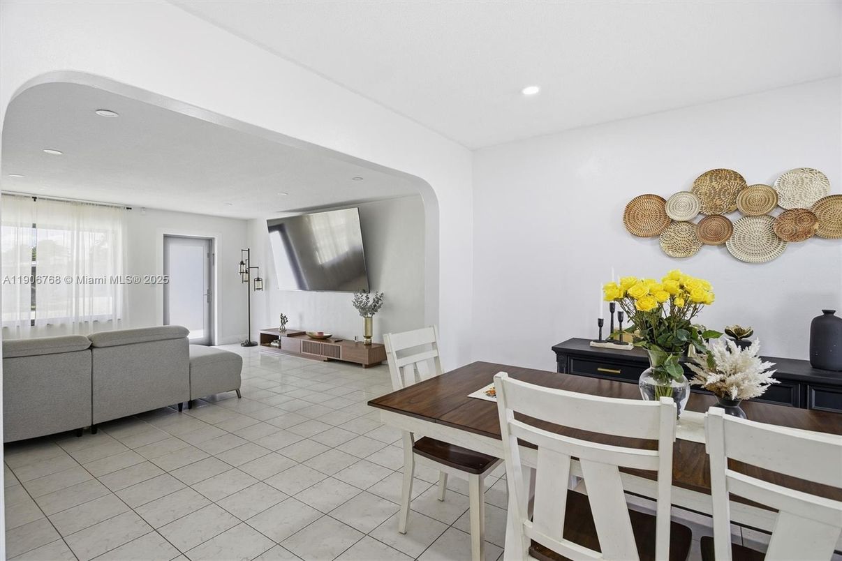 Dining room, Interior, Living room, Recessed Lighting