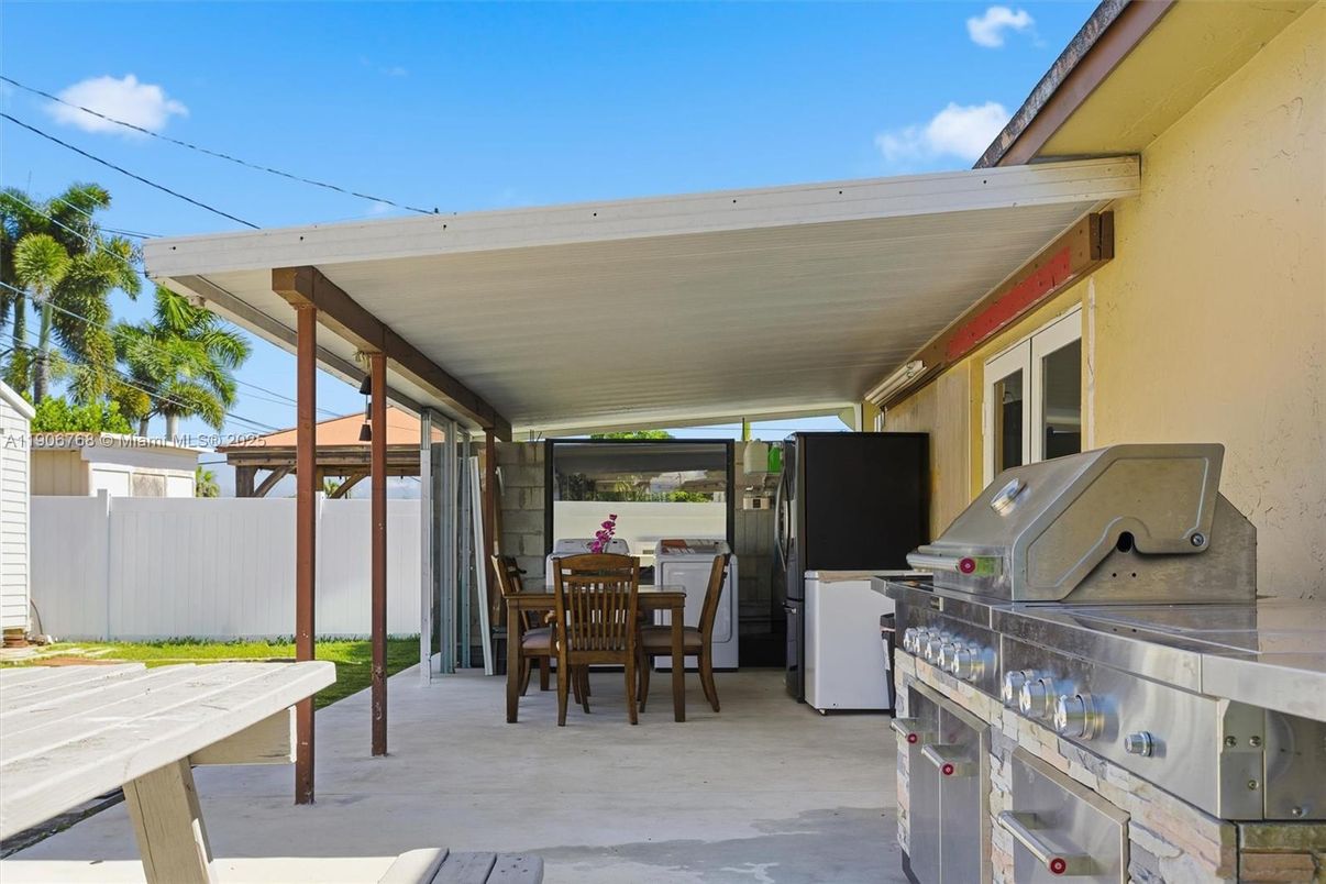 Exterior, Outdoor Kitchen