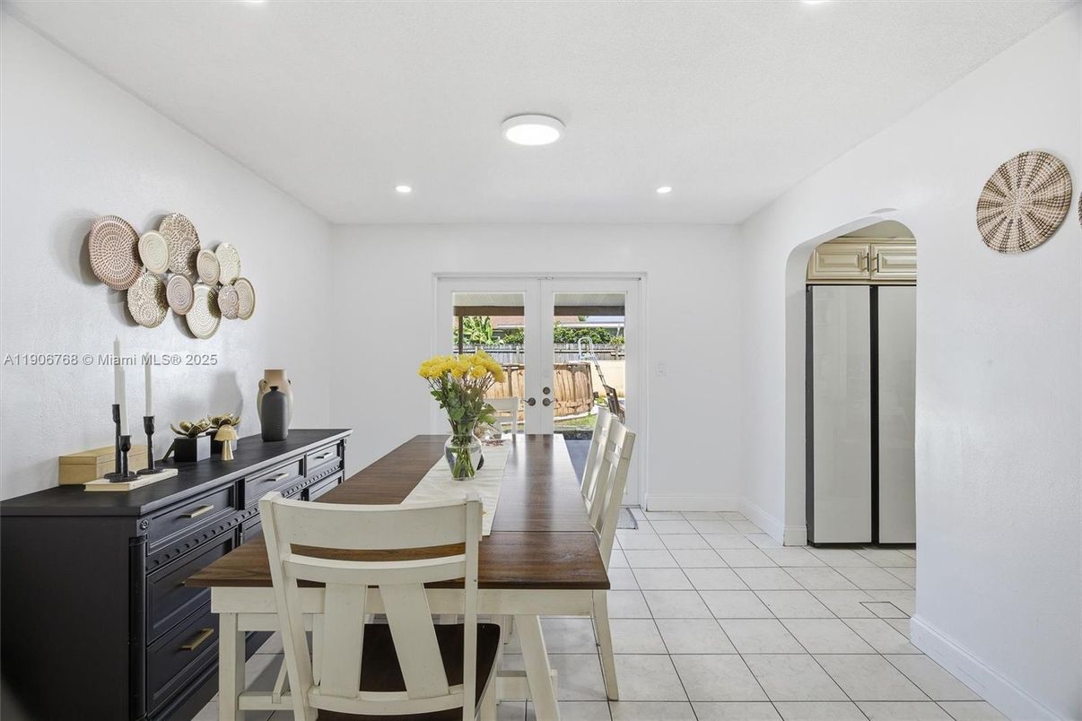 Dining room, Interior, Recessed Lighting
