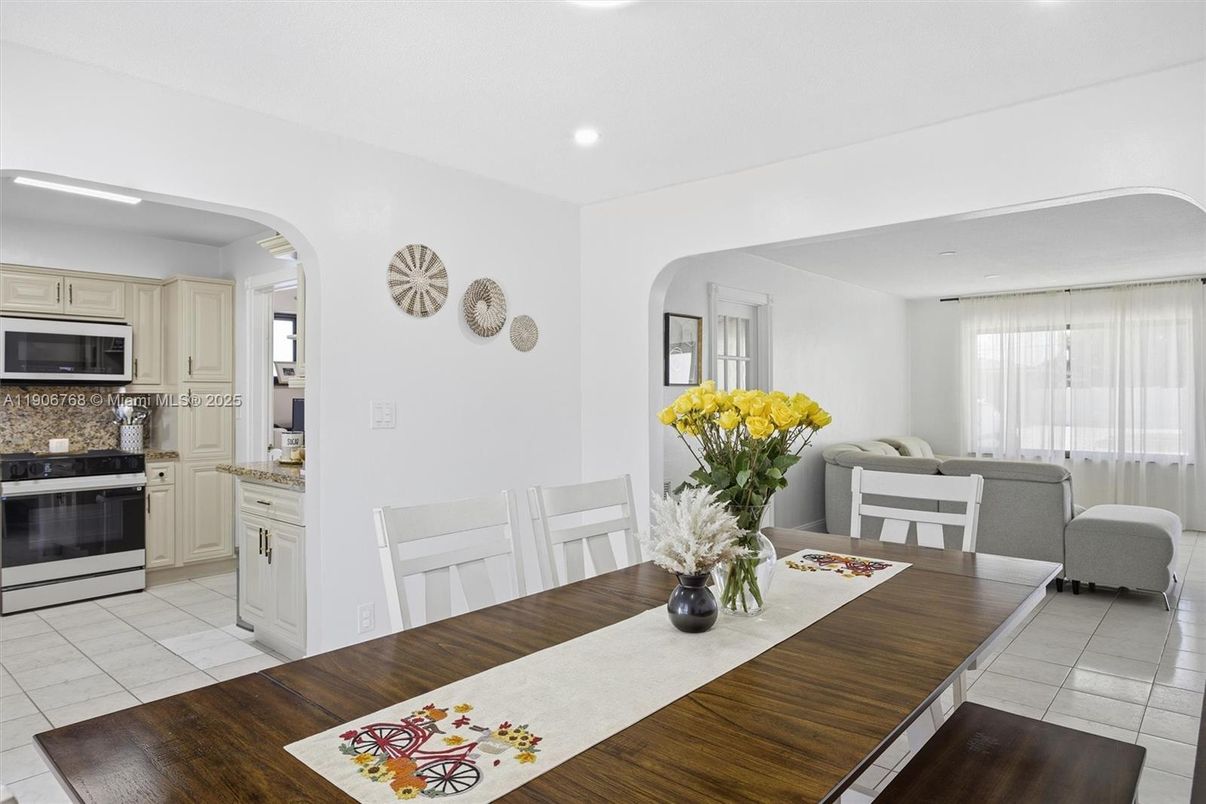 Dining room, Interior, Kitchen, Recessed Lighting, Stainless Steel Appliances, Wood Texture Flooring