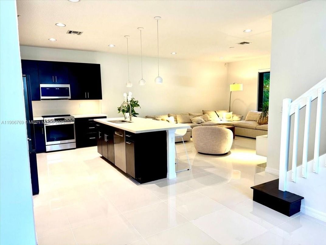 Interior, Kitchen, Living room, Pendant Lights, Recessed Lighting, Stainless Steel Appliances