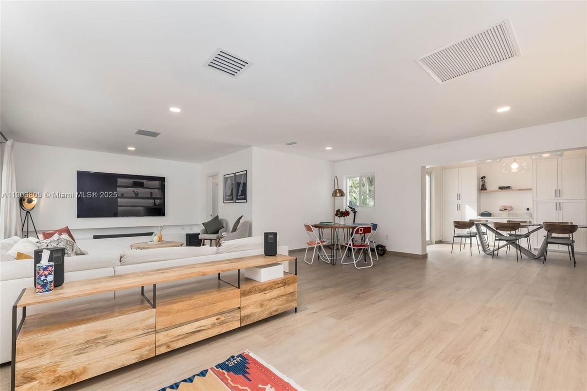 Dining room, Interior, Living room, Recessed Lighting, Wood Texture Flooring