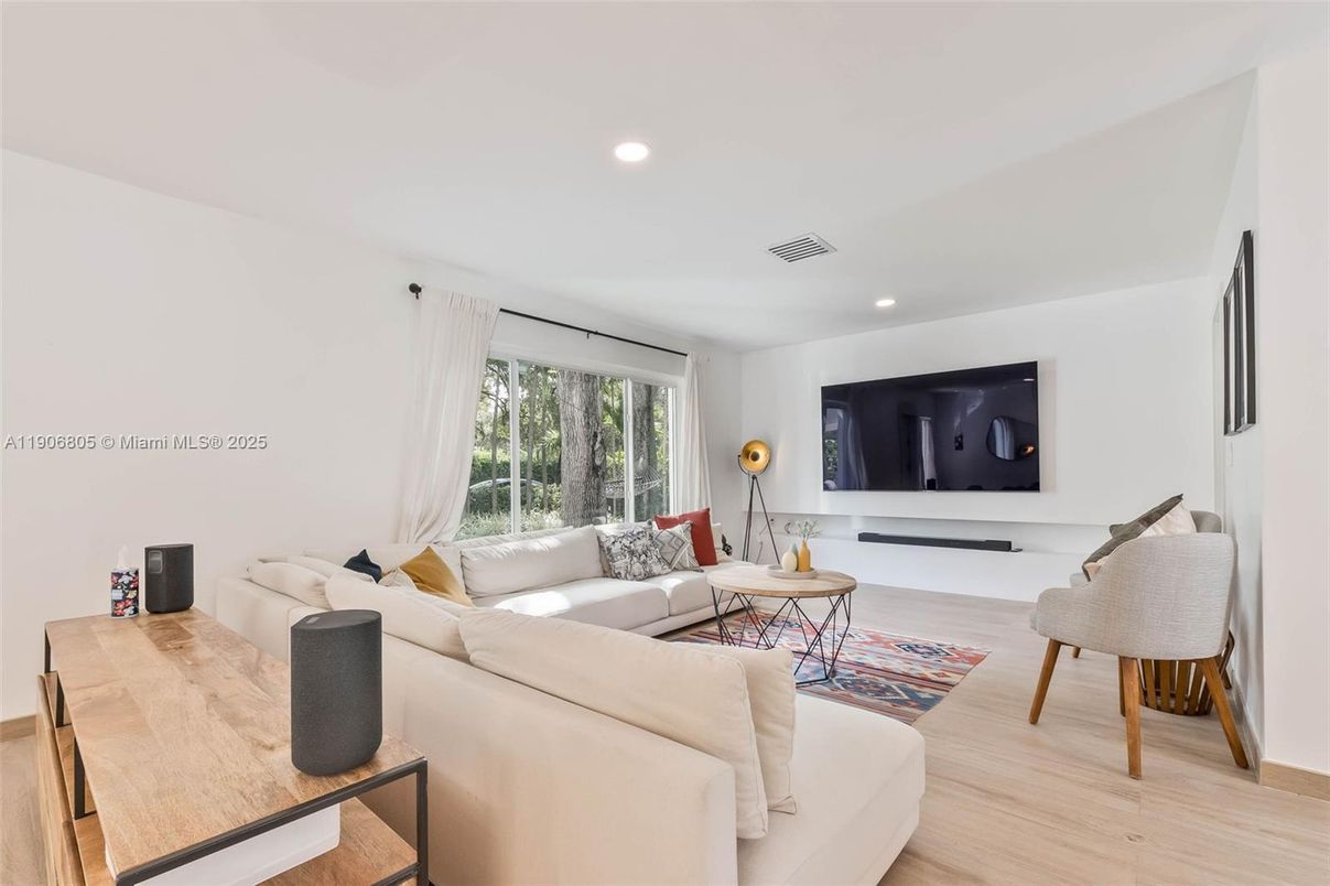 Interior, Living room, Recessed Lighting, Wood Texture Flooring