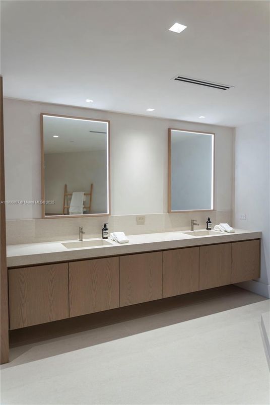 Bathroom, Dual Sink Vanities, Interior, Recessed Lighting