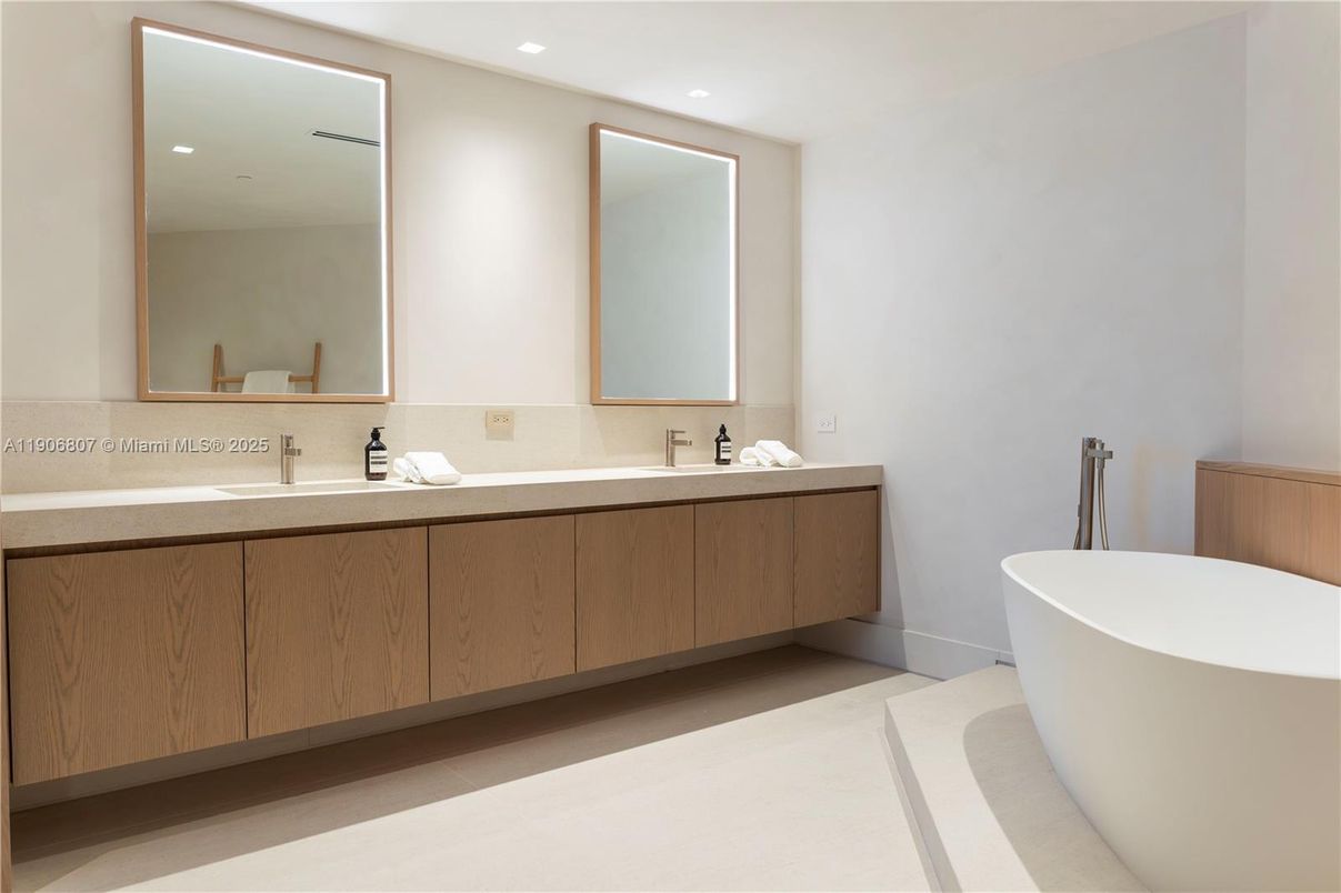 Bathroom, Dual Sink Vanities, Free Standing Baths, Interior, Recessed Lighting