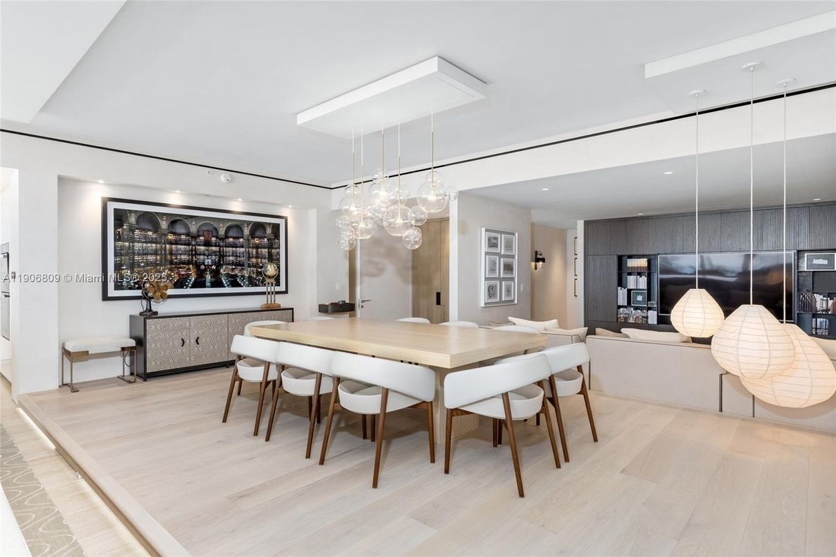 Dining room, Interior, Living room, Pendant Lights, Recessed Lighting, Wood Texture Flooring