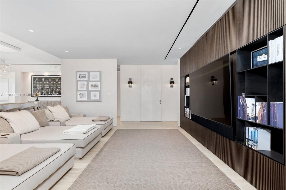 Interior, Living room, Pendant Lights, Recessed Lighting