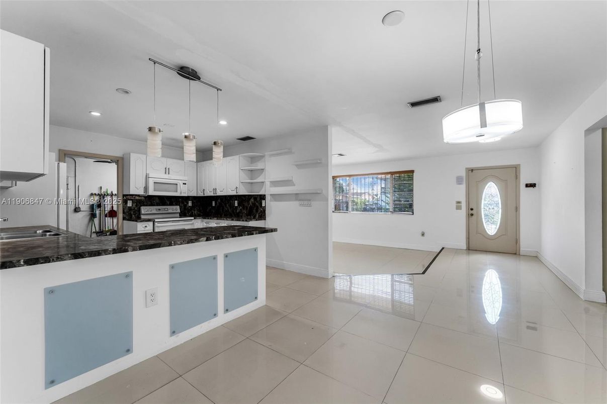Interior, Kitchen, Pendant Lights, Recessed Lighting