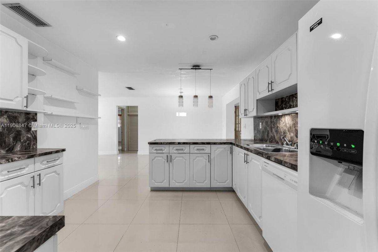 Interior, Kitchen, Pendant Lights, Recessed Lighting