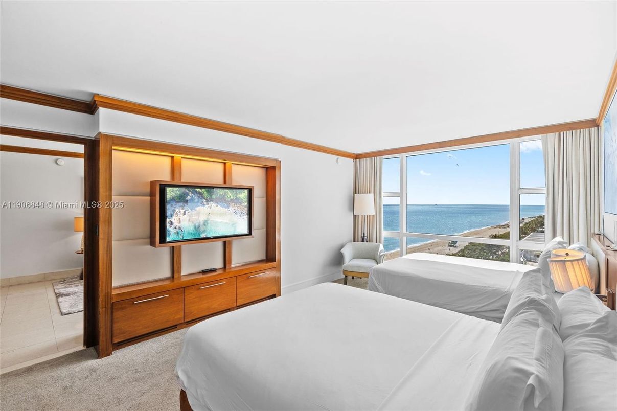 Bedroom, Interior, Water