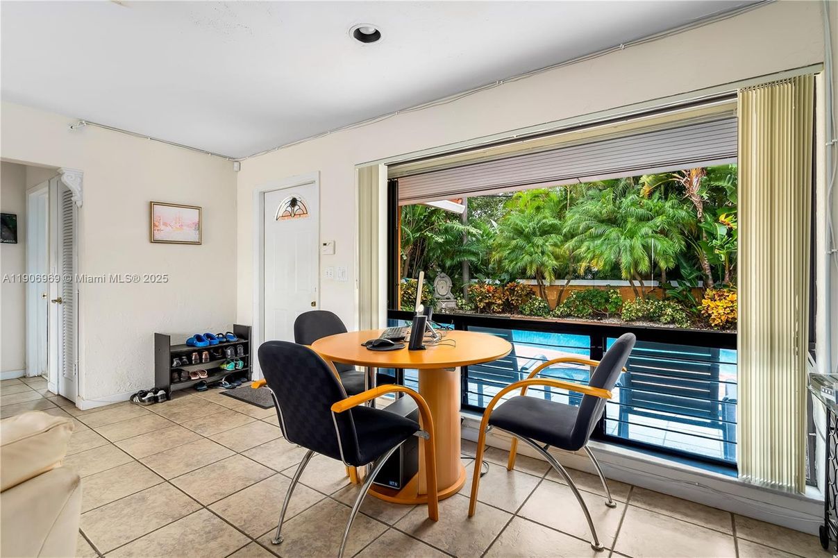 Dining room, Interior, Recessed Lighting