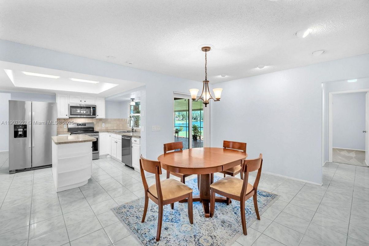 Chandelier, Dining room, Interior, Kitchen, Pendant Lights, Recessed Lighting, Stainless Steel Appliances