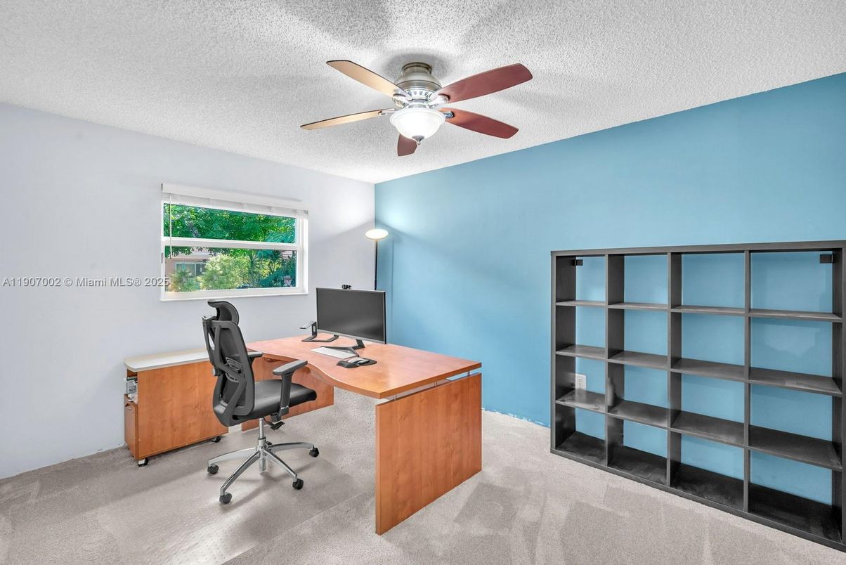 Home Office, Interior