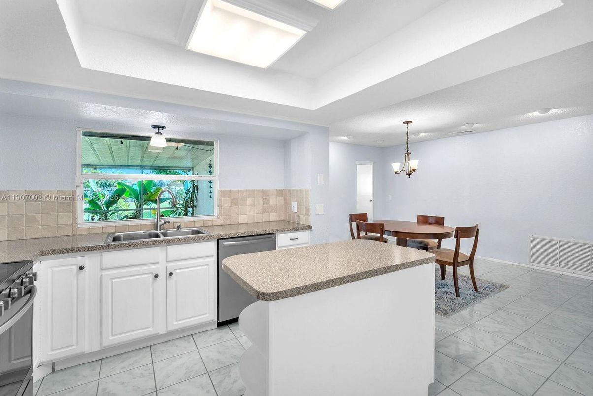 Chandelier, Dining room, Interior, Kitchen, Recessed Lighting