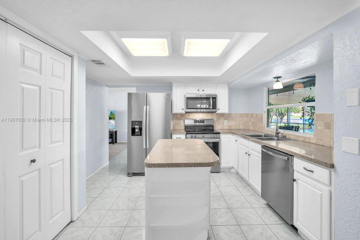 Interior, Kitchen, Marble, Stainless Steel Appliances