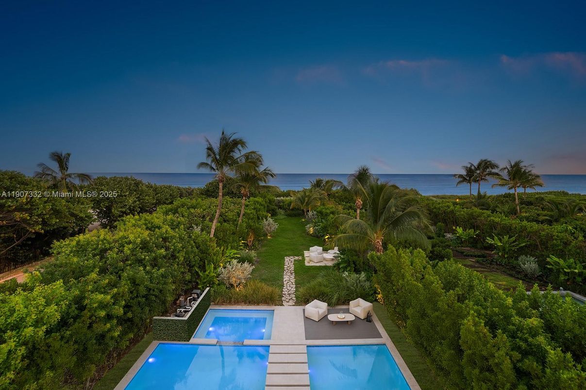 Exterior, Pool, Water